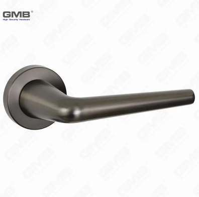 So installieren Sie Schritt für Schritt einen Türgriff